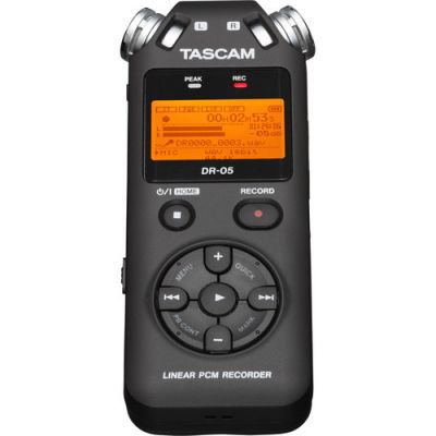 may-ghi-am-chuyen-nghiep-cho-phong-van-tascam-dr05